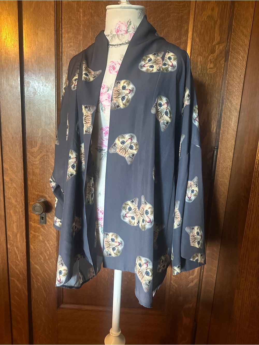 ModCloth Blue & gray cat print kimono with repeating cat faces, size XXL